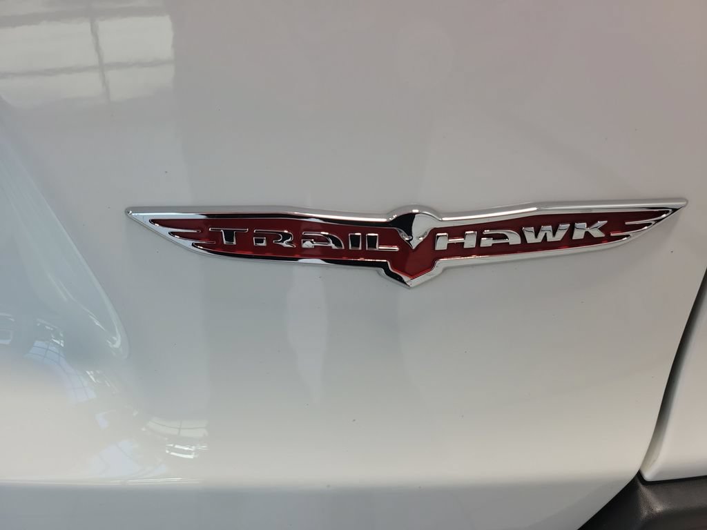 Used 2023 Jeep Cherokee Trailhawk AWD/4WD image 16