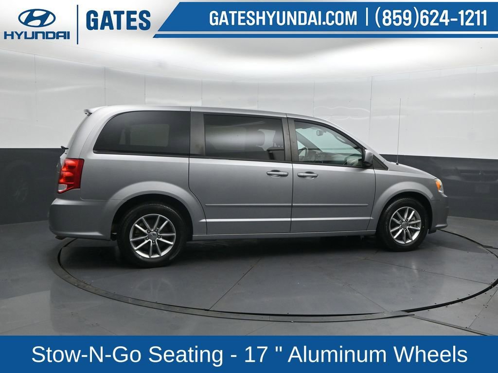Used 2016 Dodge Grand Caravan SE FWD image 3