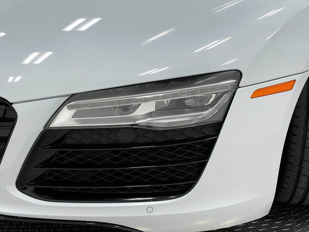 Used 2015 Audi R8 V8 w/ Extended Leather Package AWD/4WD image 31