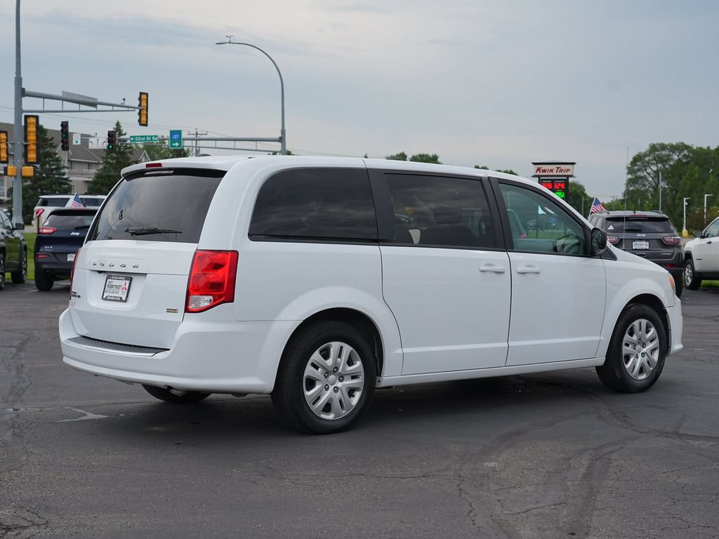 Used 2018 Dodge Grand Caravan SE w/ UConnect Hands-Free Group FWD image 3