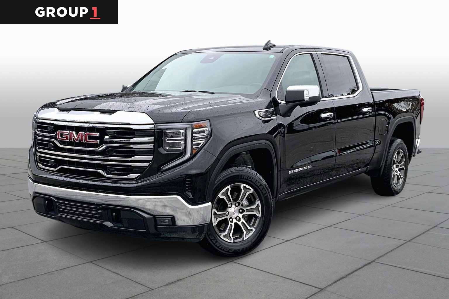 Used 2025 GMC Sierra 1500 SLT image 1