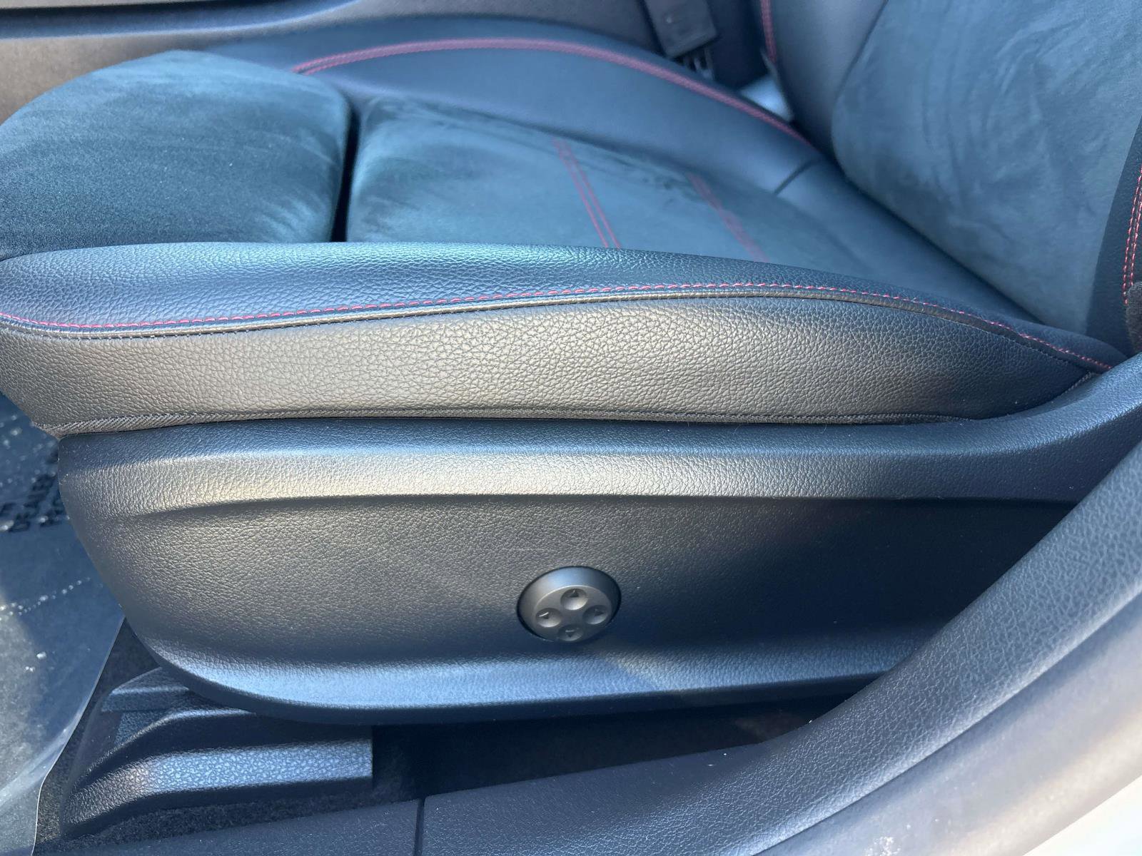 Used 2022 Mercedes-Benz CLA 250 4MATIC image 32