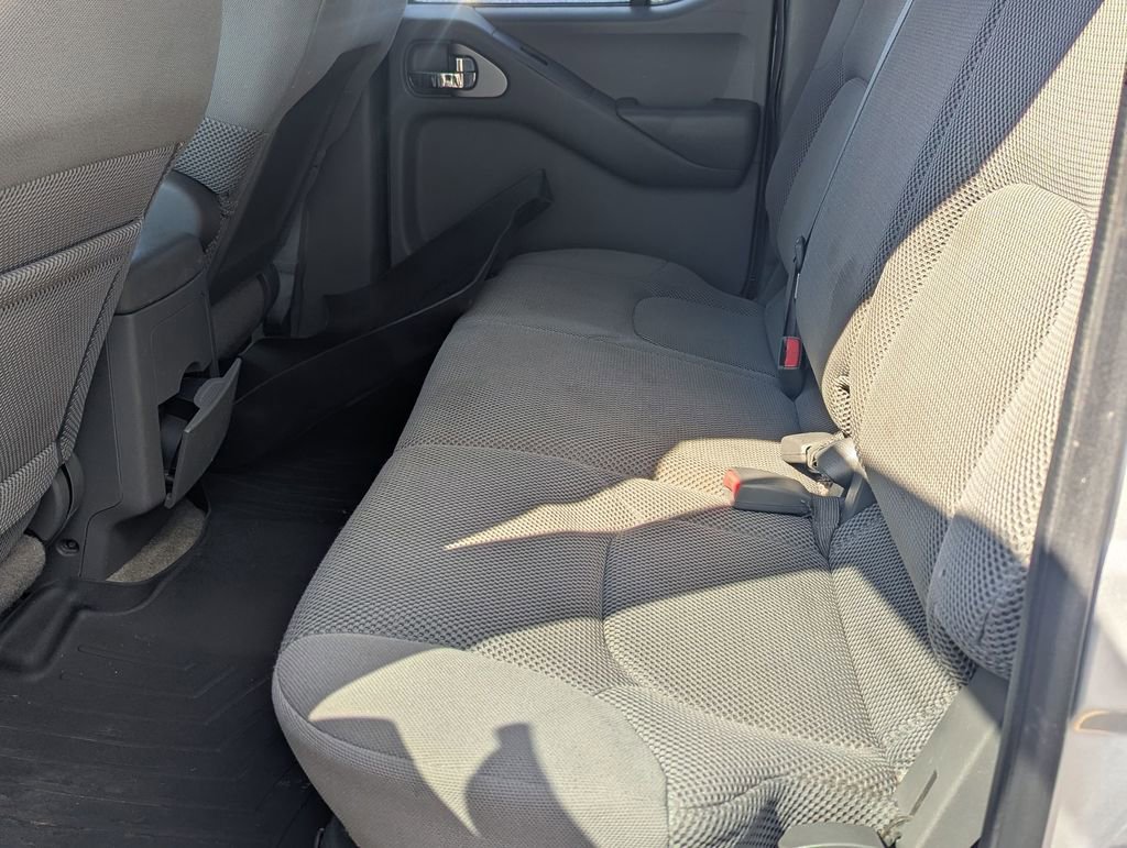 Used 2013 Nissan Frontier SV image 19