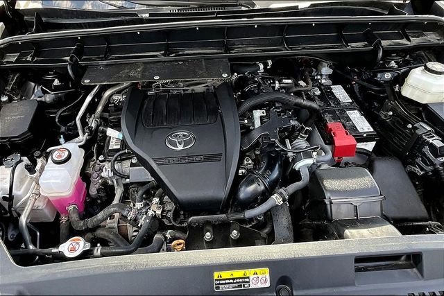 Used 2024 Toyota Highlander LE image 28