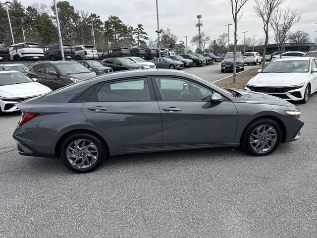 Certified 2025 Hyundai Elantra Hybrid FWD image 8