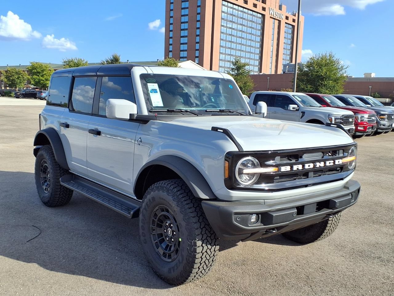 New 2026 Ford Bronco Outer Banks w/ Sasquatch Package AWD/4WD image 3