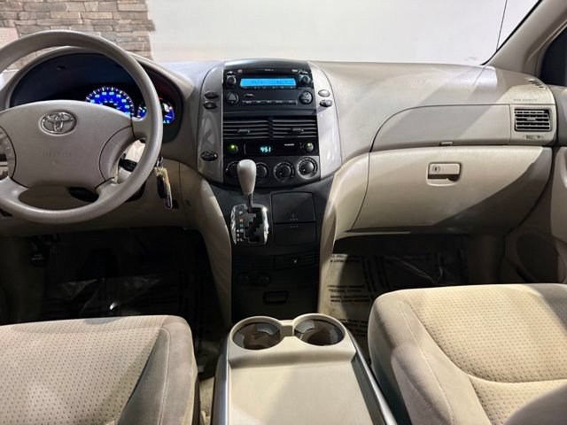 Used 2010 Toyota Sienna LE FWD image 22