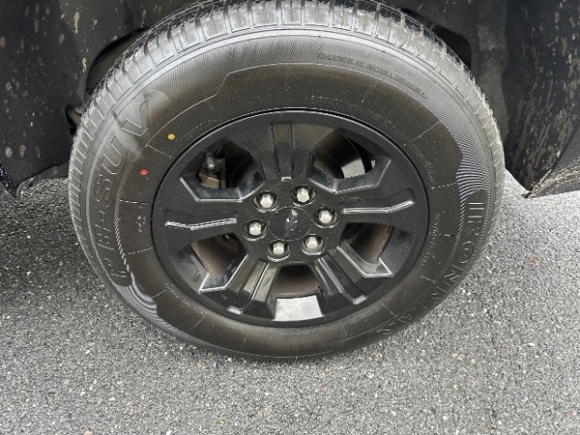 Used 2019 Chevrolet Suburban LT image 12