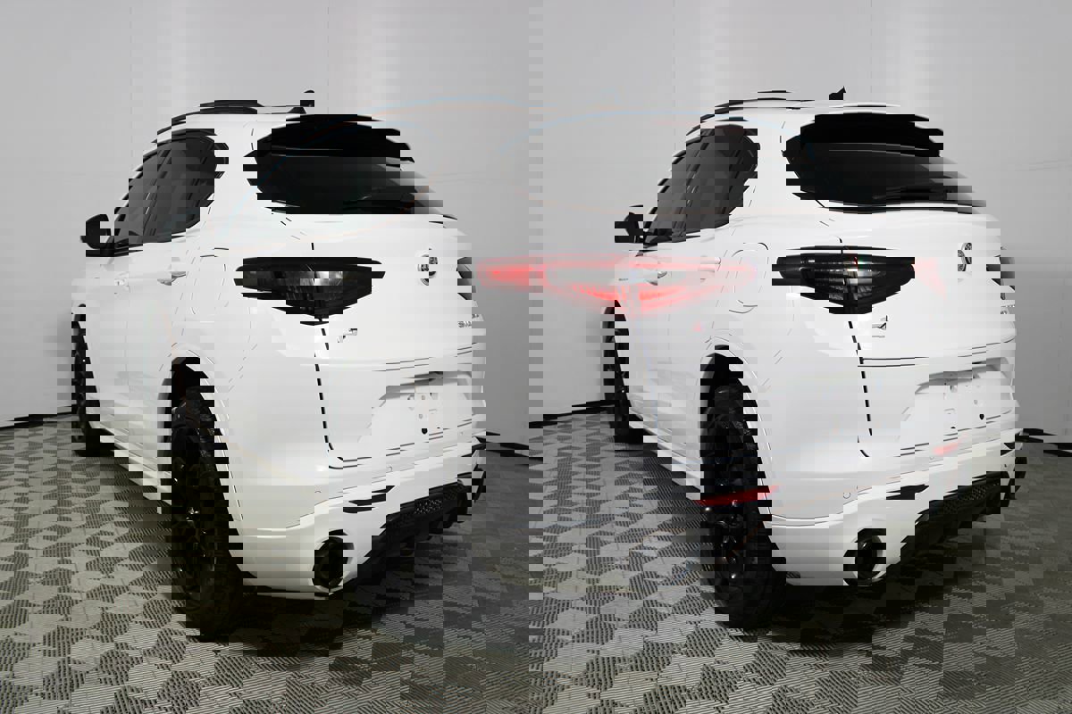 Used 2023 Alfa Romeo Stelvio Veloce image 35