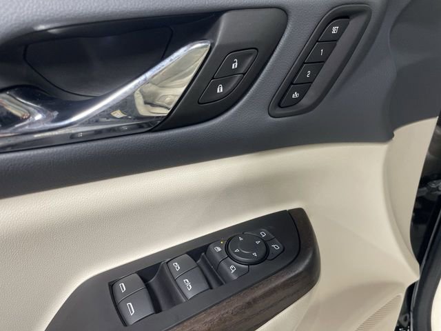 Used 2023 GMC Acadia Denali w/ Black Diamond Edition image 13