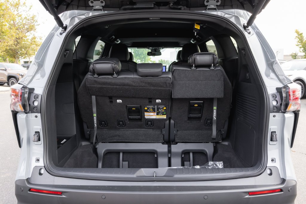 New 2026 Toyota Sienna XLE Woodland Edition AWD/4WD image 8
