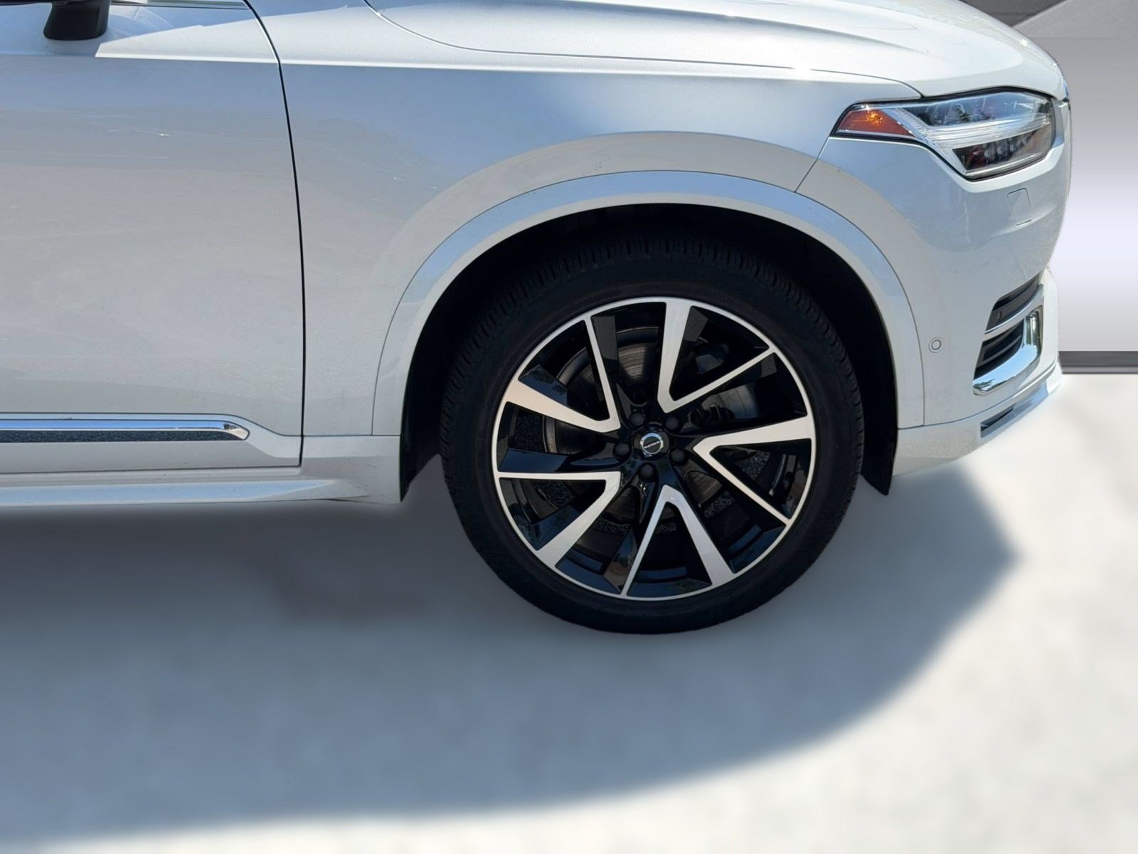 Certified 2023 Volvo XC90 B6 Plus w/ Protection Package Premier AWD/4WD image 12