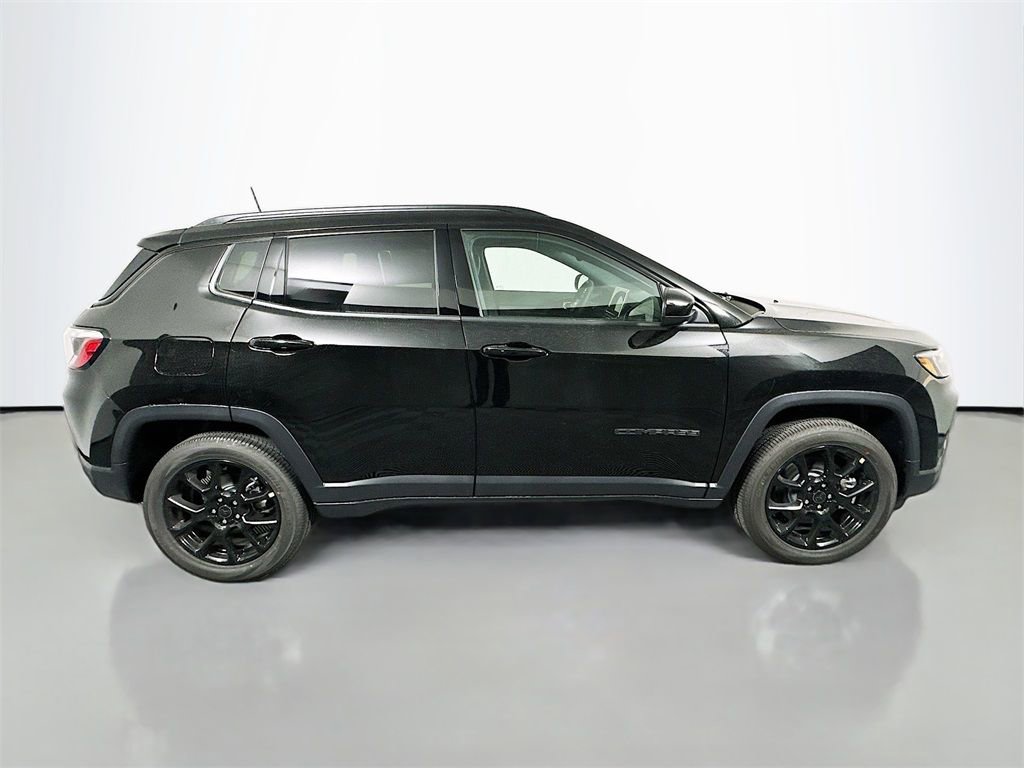 New 2026 Jeep Compass Latitude image 10