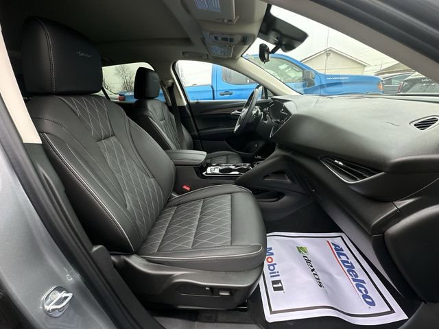 Used 2023 Buick Envision Avenir image 16