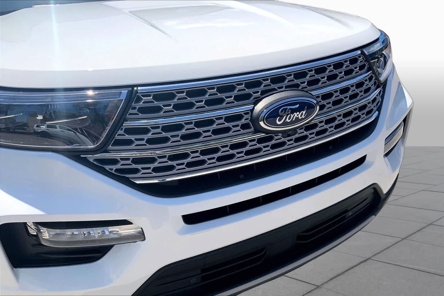 Used 2022 Ford Explorer Limited w/ Equipment Group 301A RWD image 30