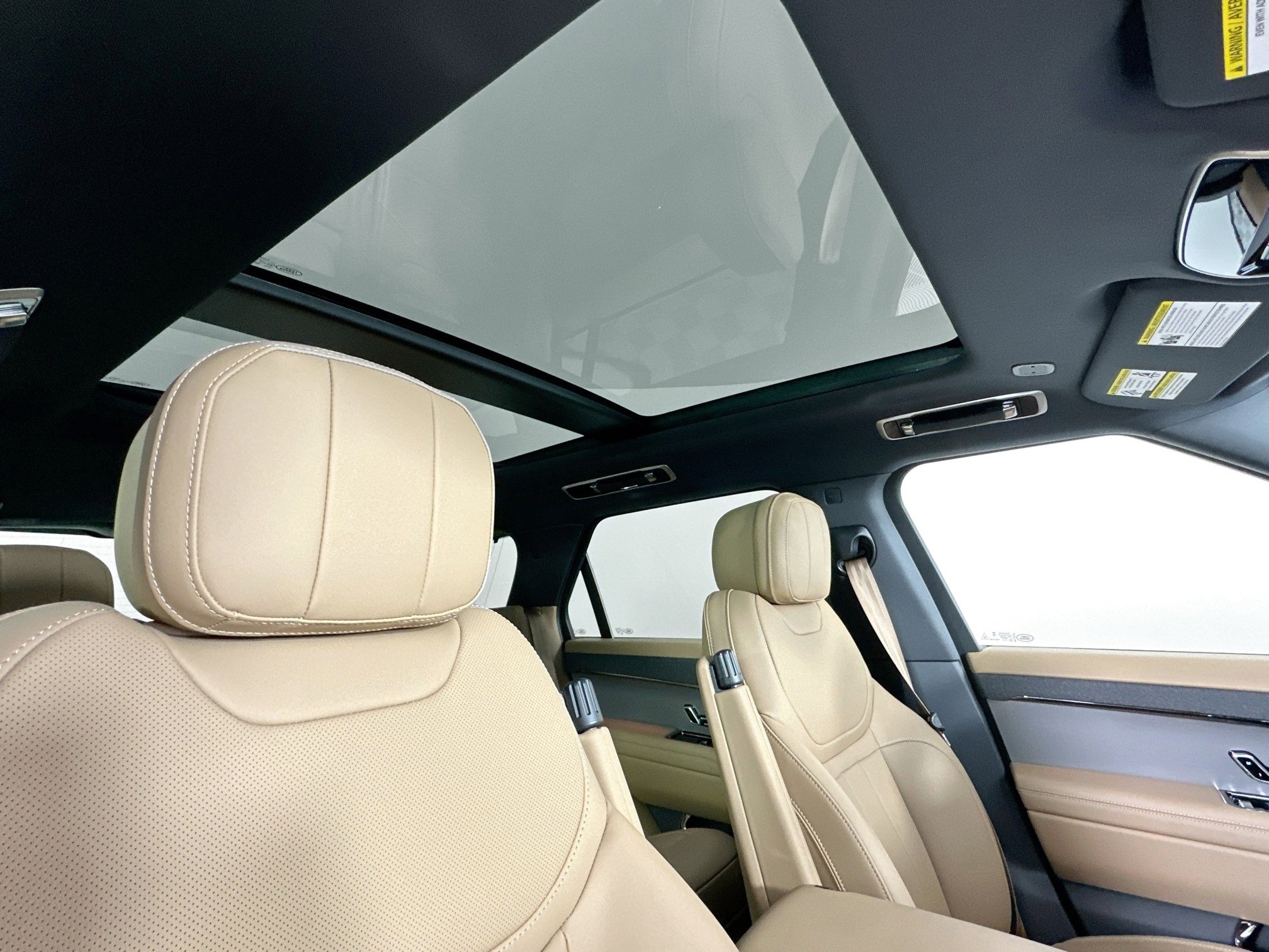 Used 2025 Land Rover Range Rover Sport SE image 19