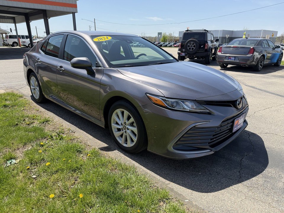 Used 2024 Toyota Camry LE AWD/4WD image 6