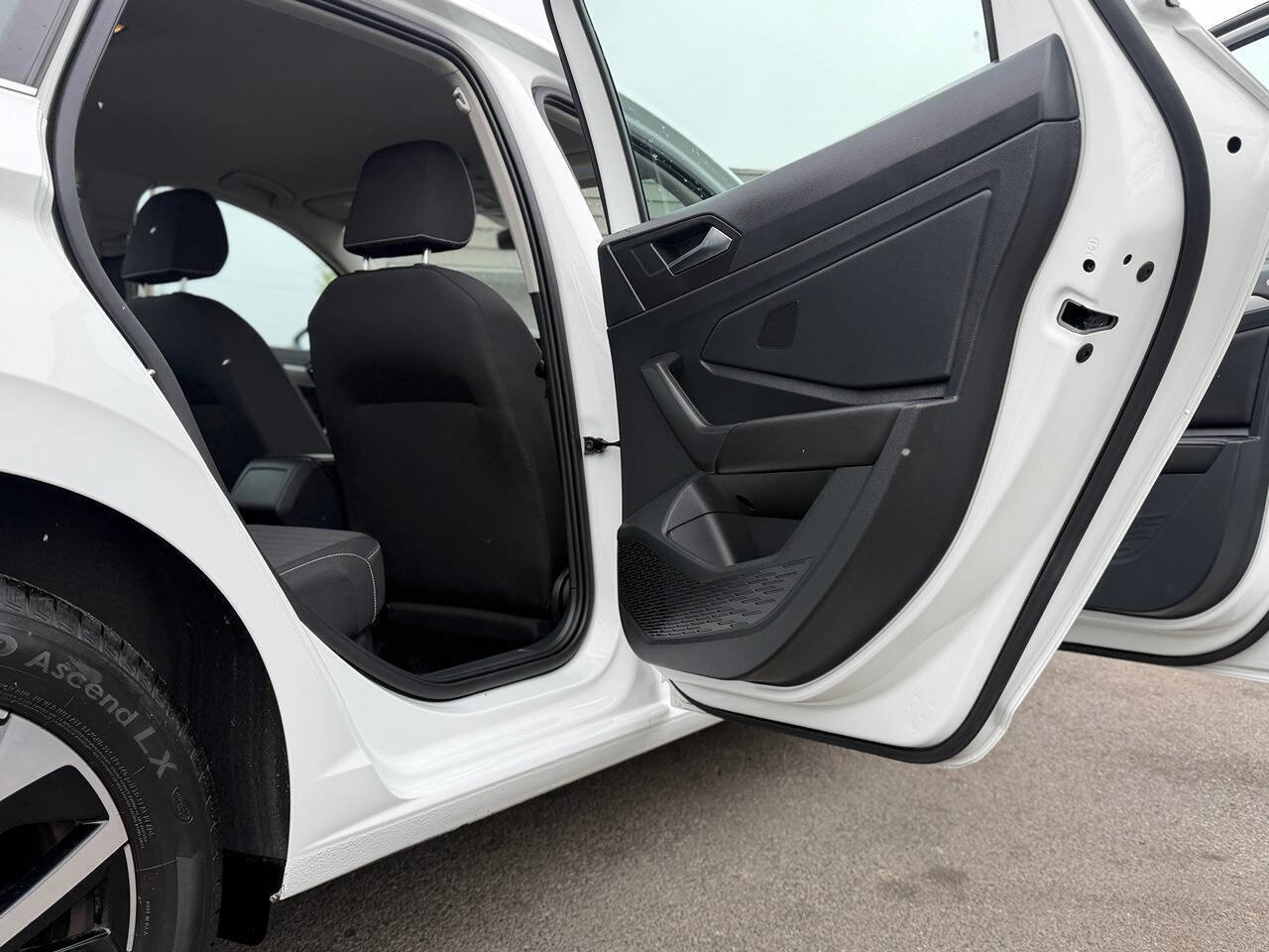 Used 2023 Volkswagen Jetta S image 79