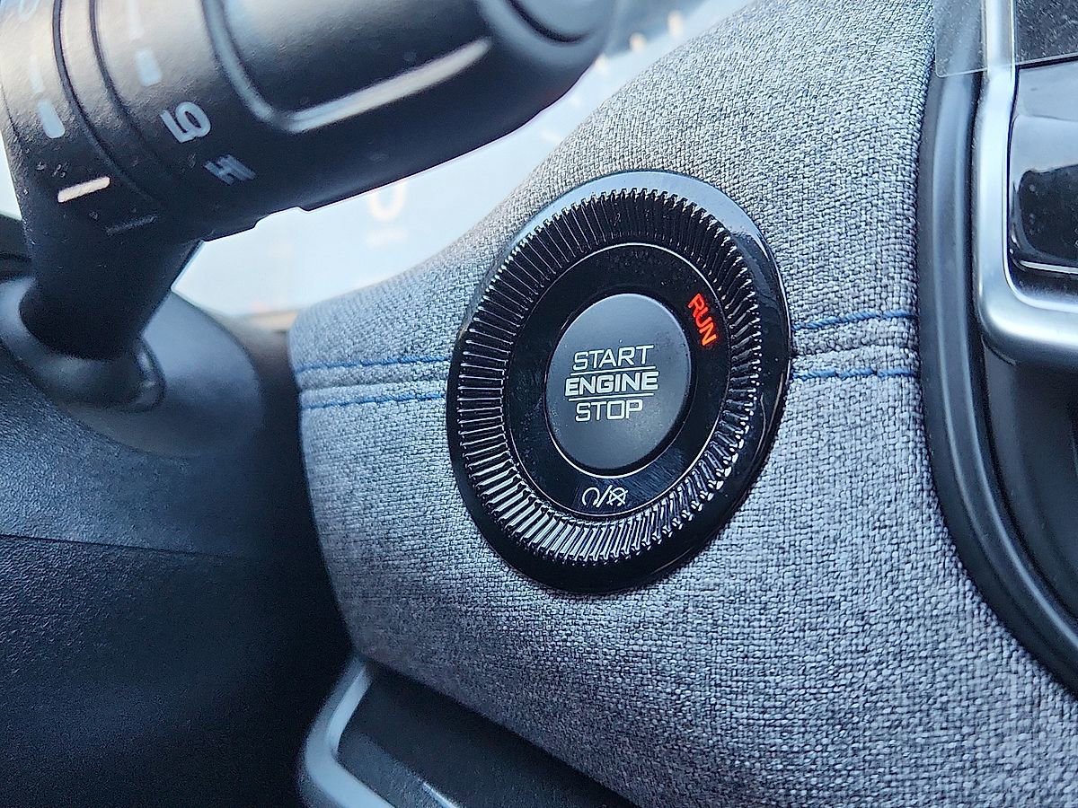 Used 2023 Jeep Compass Sport image 9