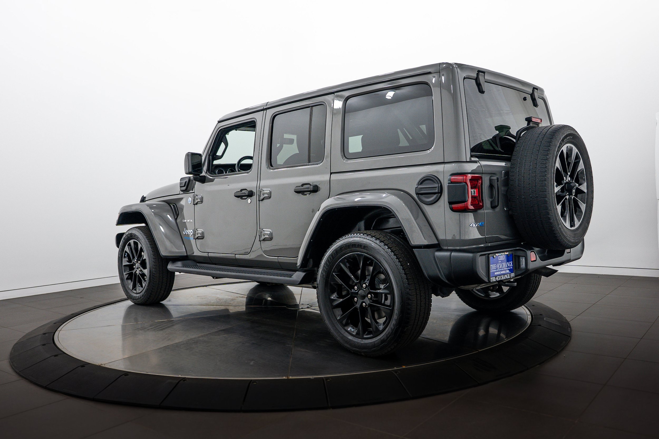 Used 2021 Jeep Wrangler Unlimited Sahara w/ Cold Weather Group AWD/4WD image 5