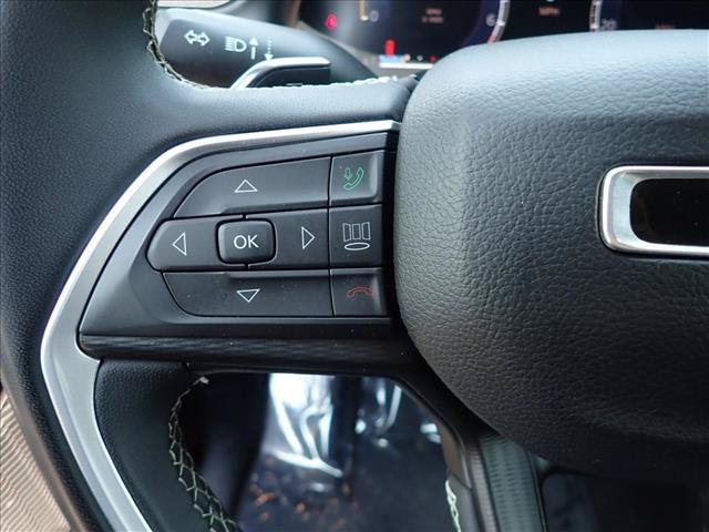 Used 2024 Jeep Grand Cherokee Laredo AWD/4WD image 14