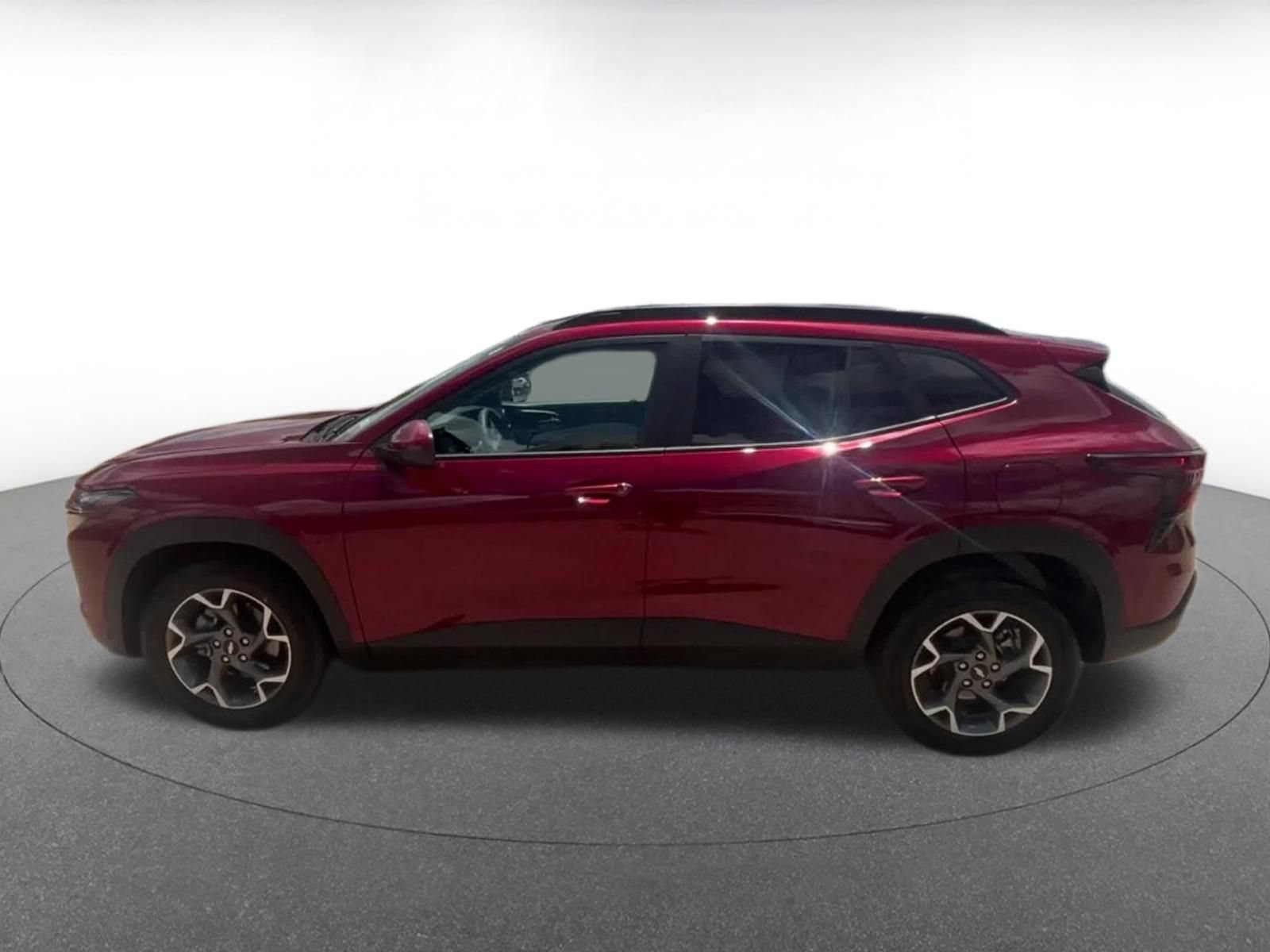 Used 2025 Chevrolet Trax LT FWD image 9