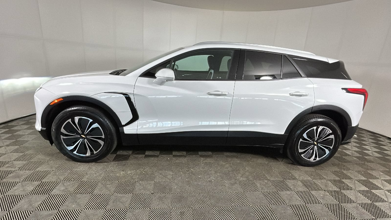 Used 2024 Chevrolet Blazer EV LT AWD/4WD image 5