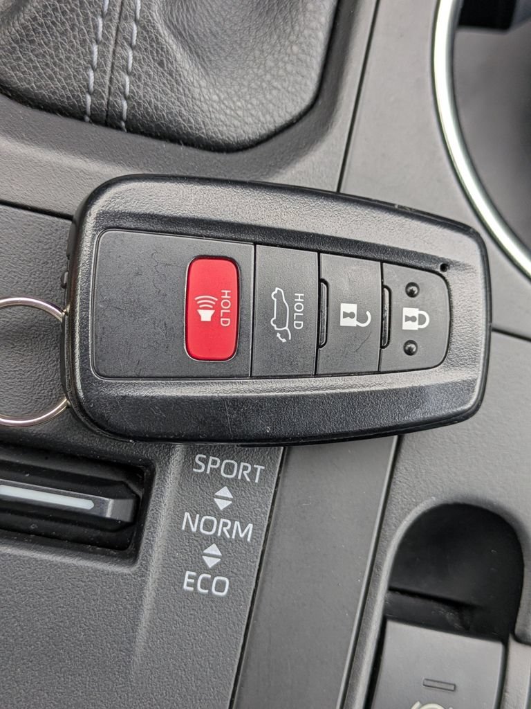 Used 2023 Toyota Highlander XLE FWD image 30