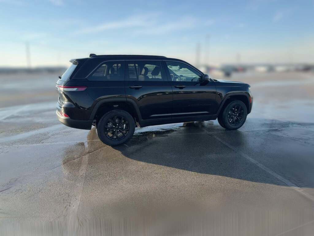 New 2026 Jeep Grand Cherokee Altitude image 13