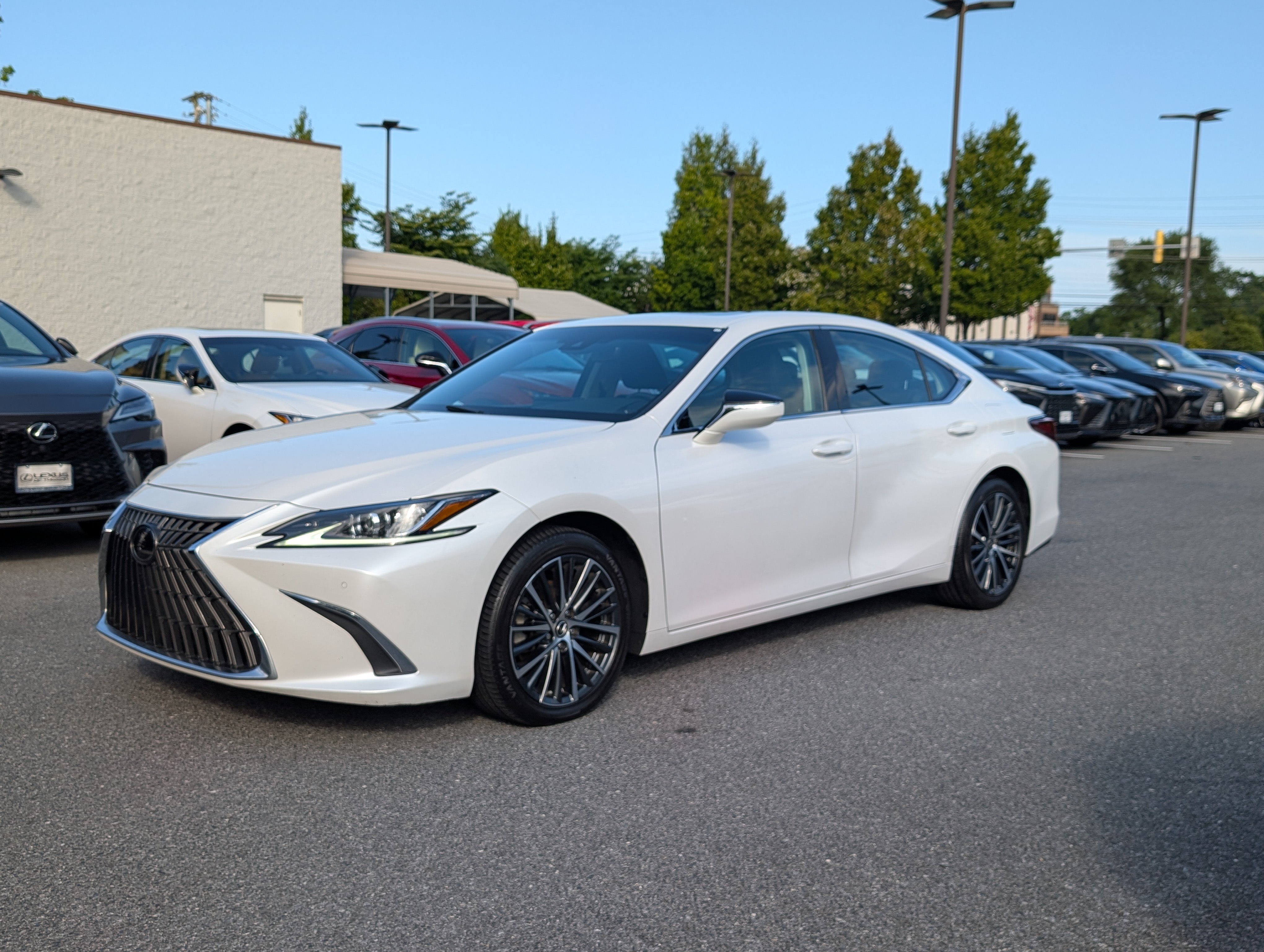 Used 2023 Lexus ES 350 w/ Premium Package FWD image 7