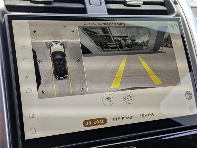 New 2025 Land Rover Discovery Dynamic SE image 13