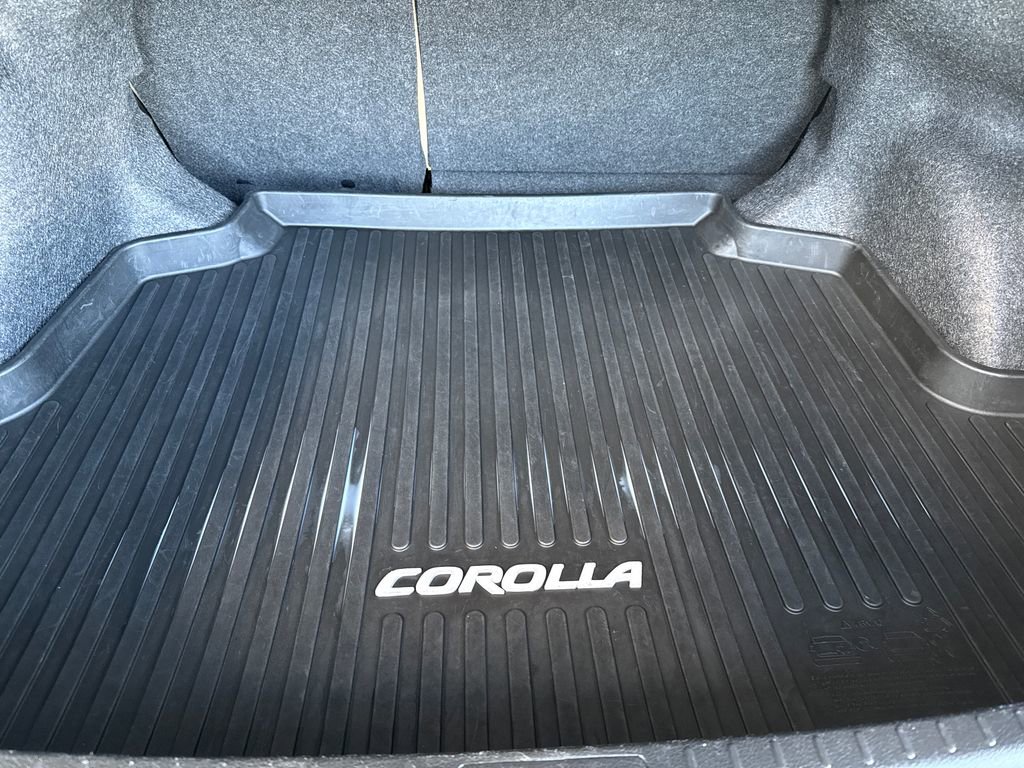 Used 2017 Toyota Corolla LE image 11