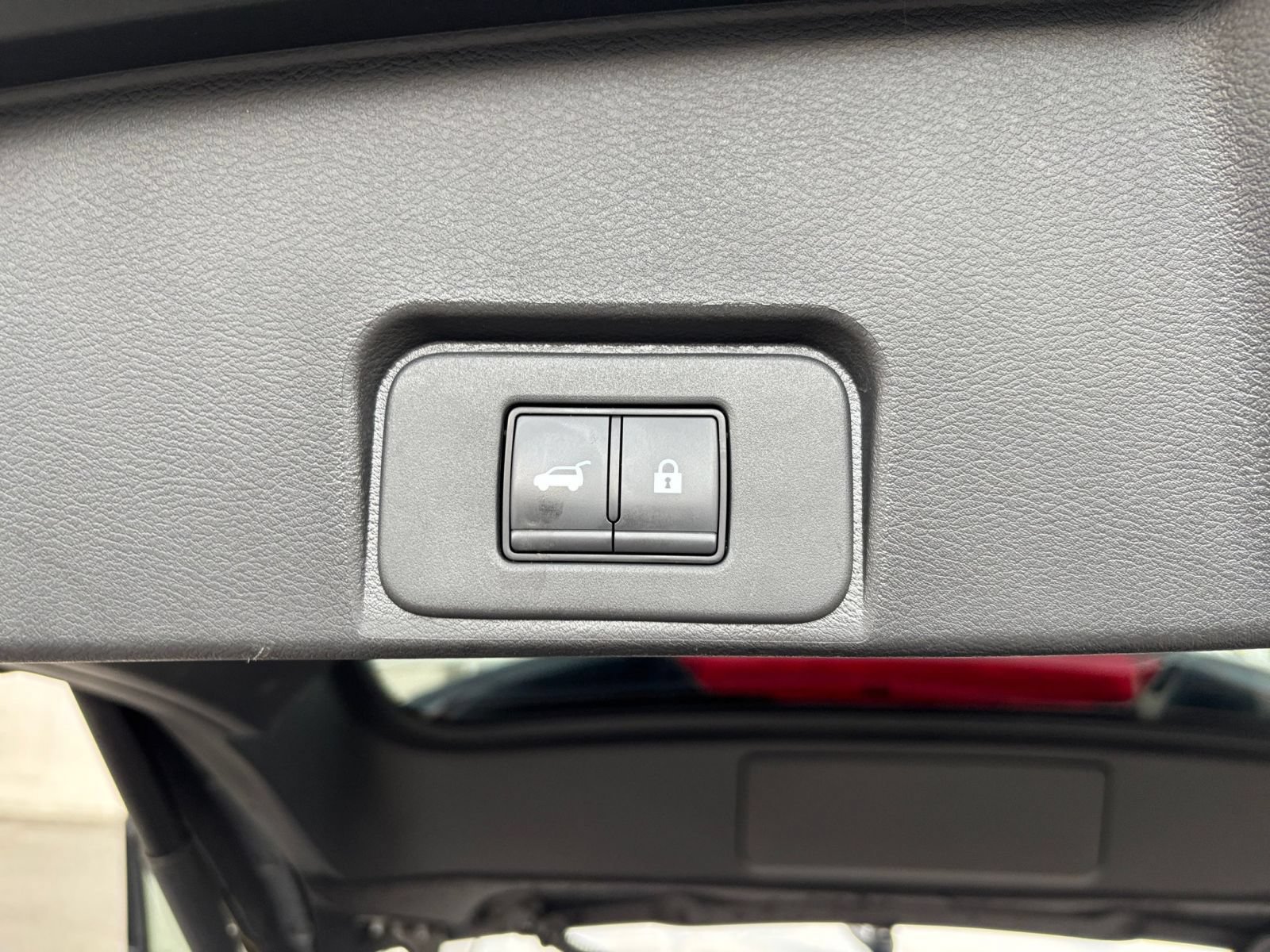 Used 2025 Nissan Rogue SV AWD/4WD image 20