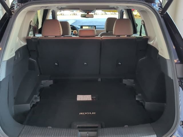 Used 2025 Nissan Rogue Platinum w/ Platinum Premium Package image 11