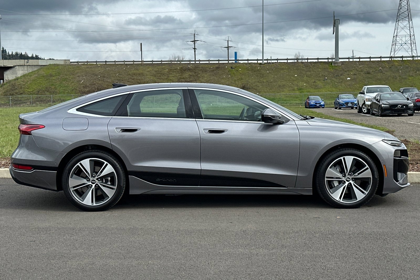 Used 2025 Audi A6 e-tron Premium Plus w/ Premium Plus image 2