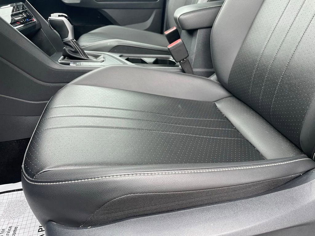 Used 2024 Volkswagen Tiguan SE R-Line image 21