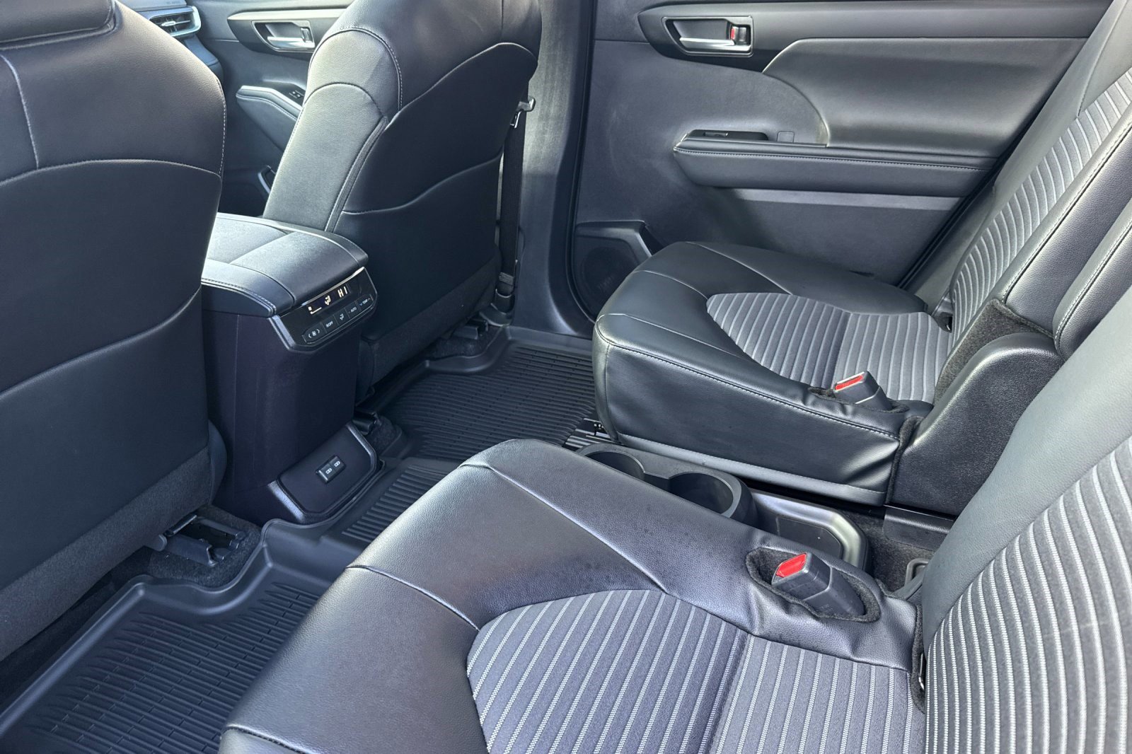 New 2026 Toyota Highlander XLE image 24