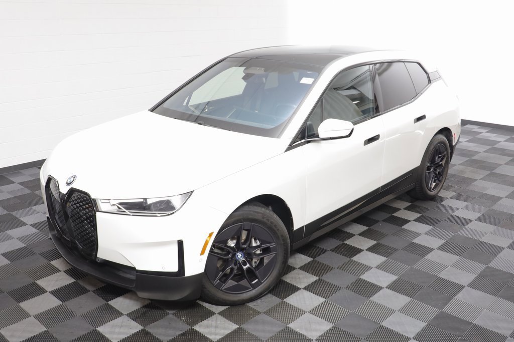 Used 2025 BMW iX xDrive50 image 2