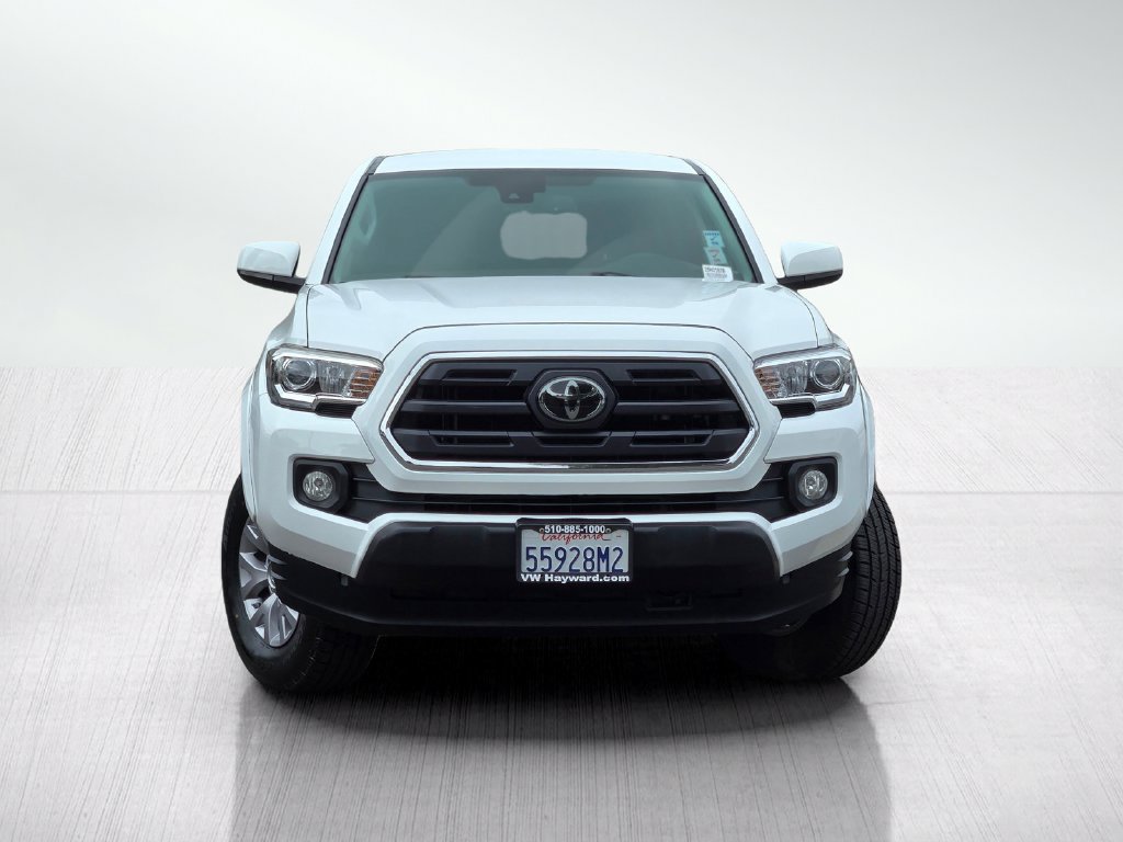 Used 2018 Toyota Tacoma SR5 RWD image 3