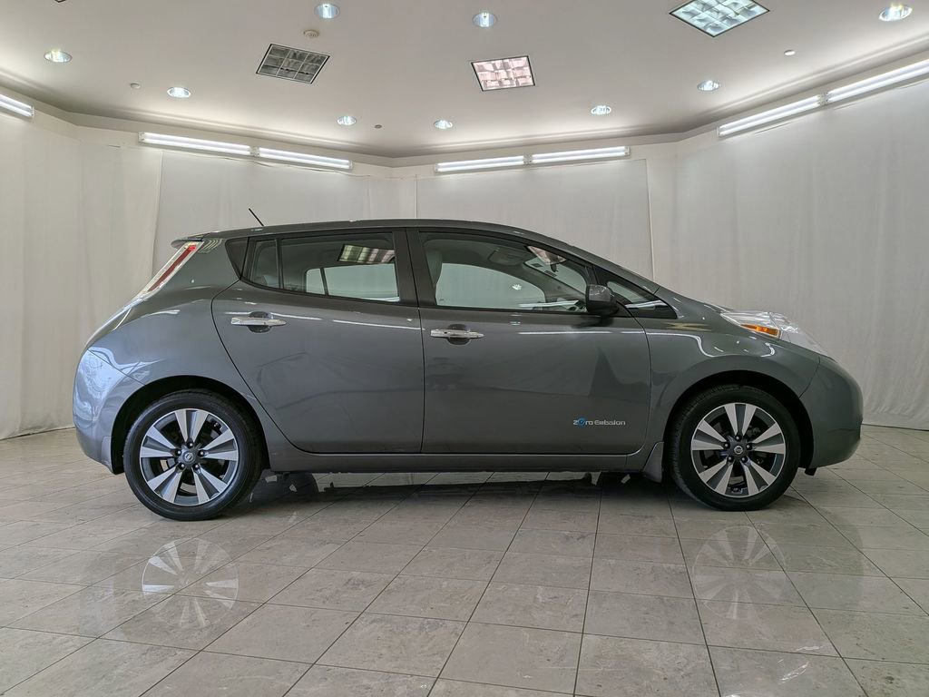 Used 2017 Nissan Leaf SV image 11