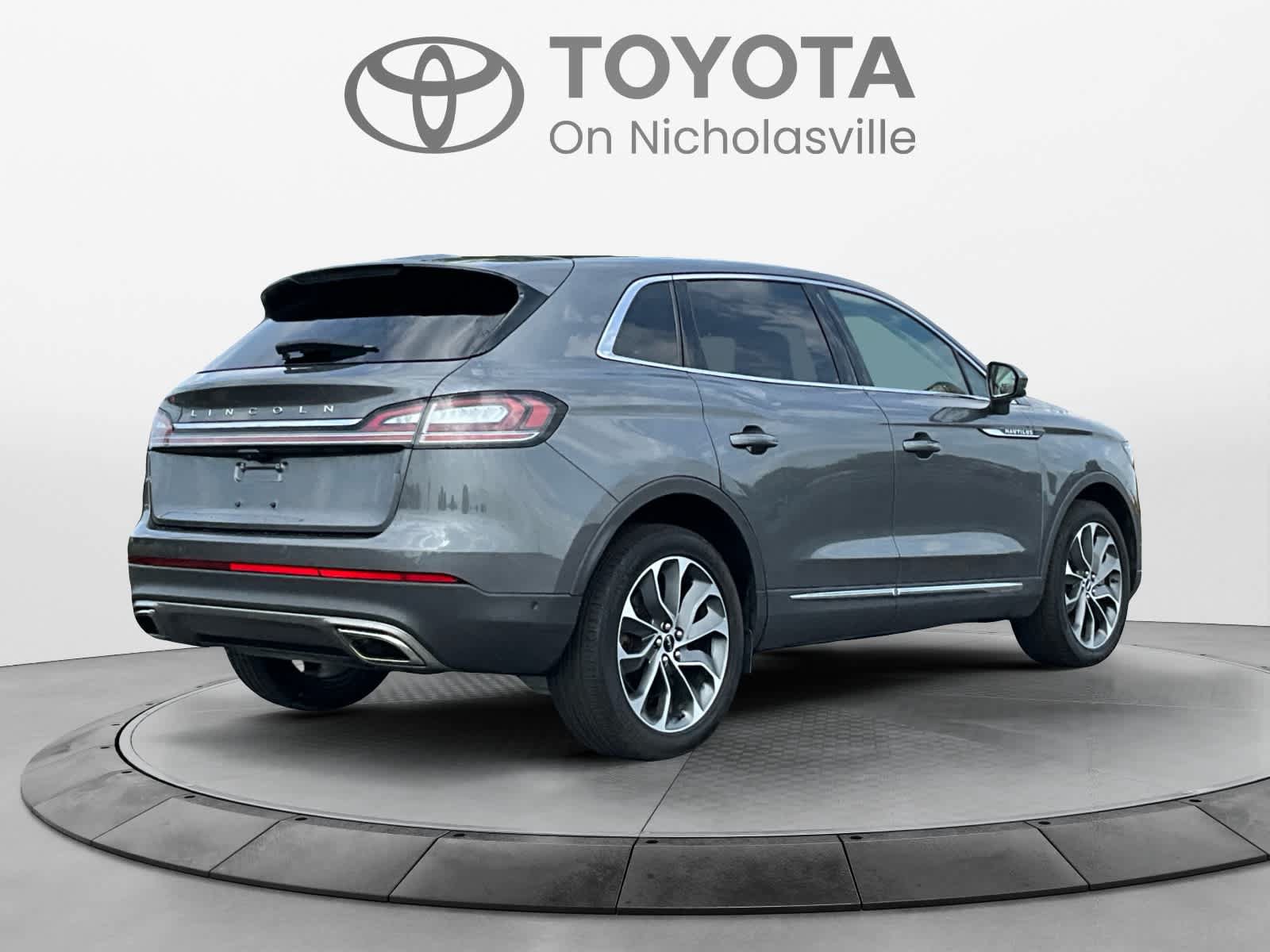 Used 2023 Lincoln Nautilus Reserve w/ Equipment Group 201A AWD/4WD image 5
