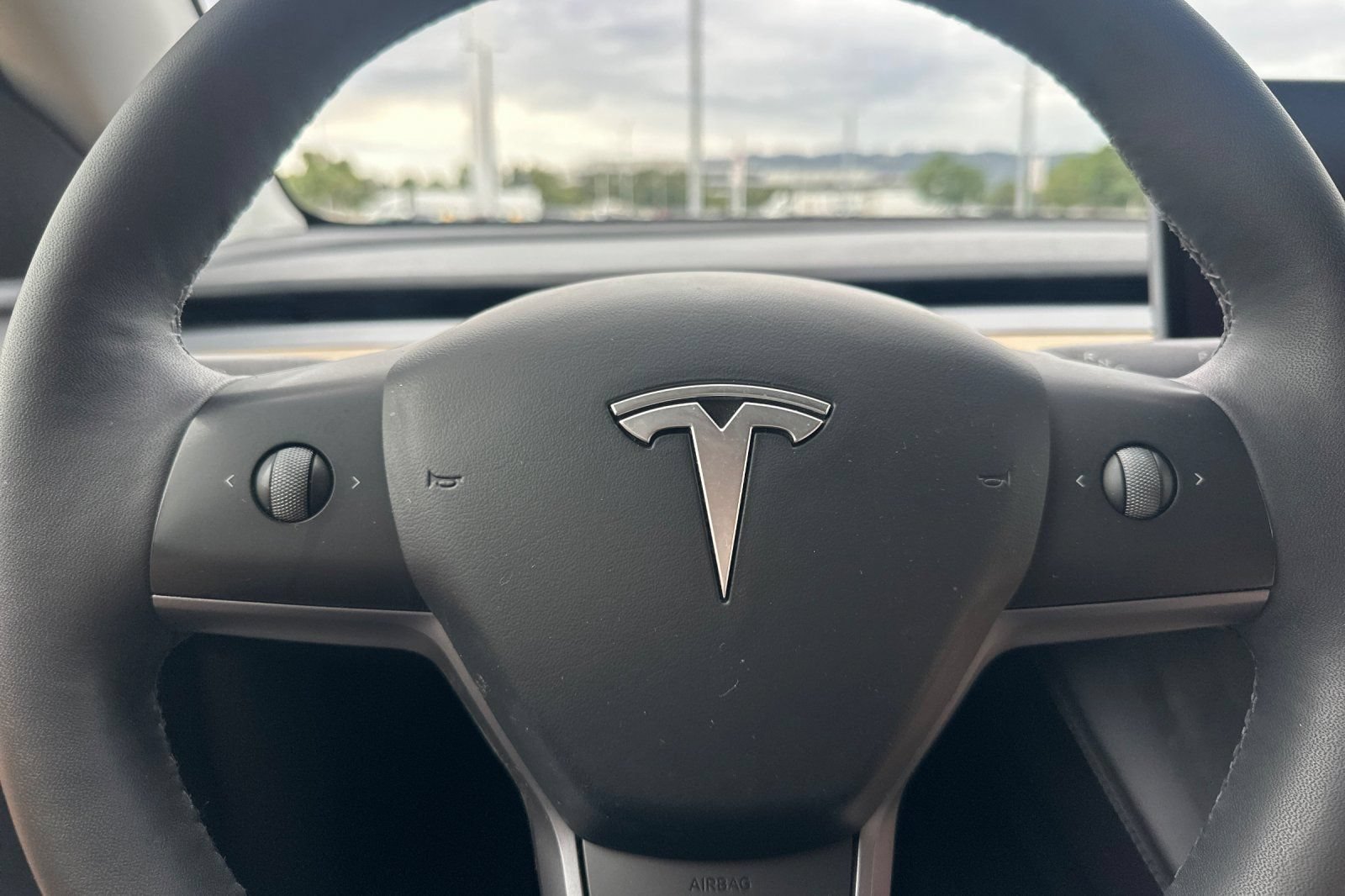 Used 2022 Tesla Model Y Long Range AWD/4WD image 26