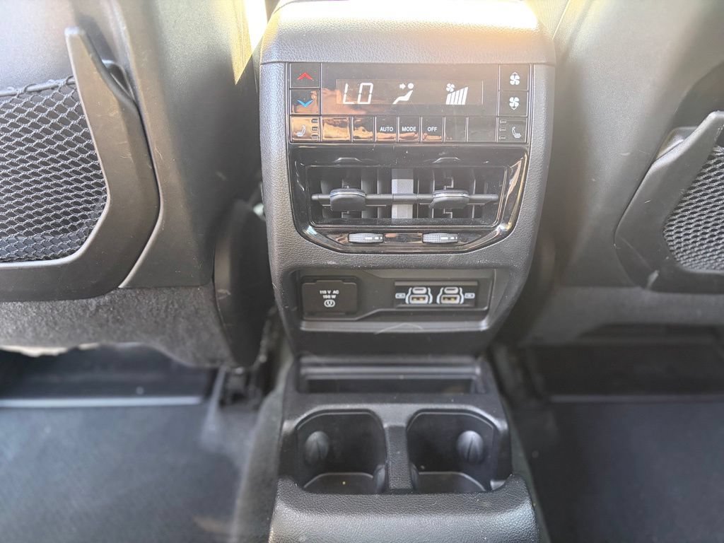 Used 2023 Jeep Grand Cherokee L Limited AWD/4WD image 17