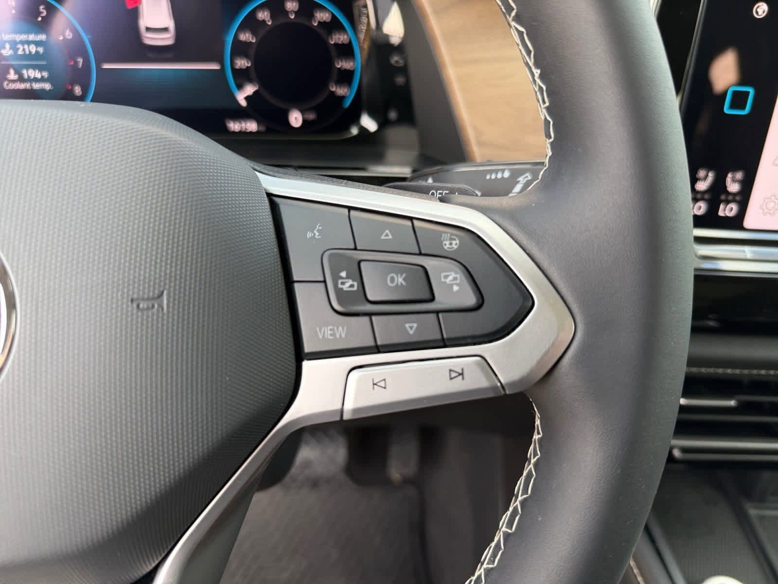 Used 2024 Volkswagen Atlas SE image 21