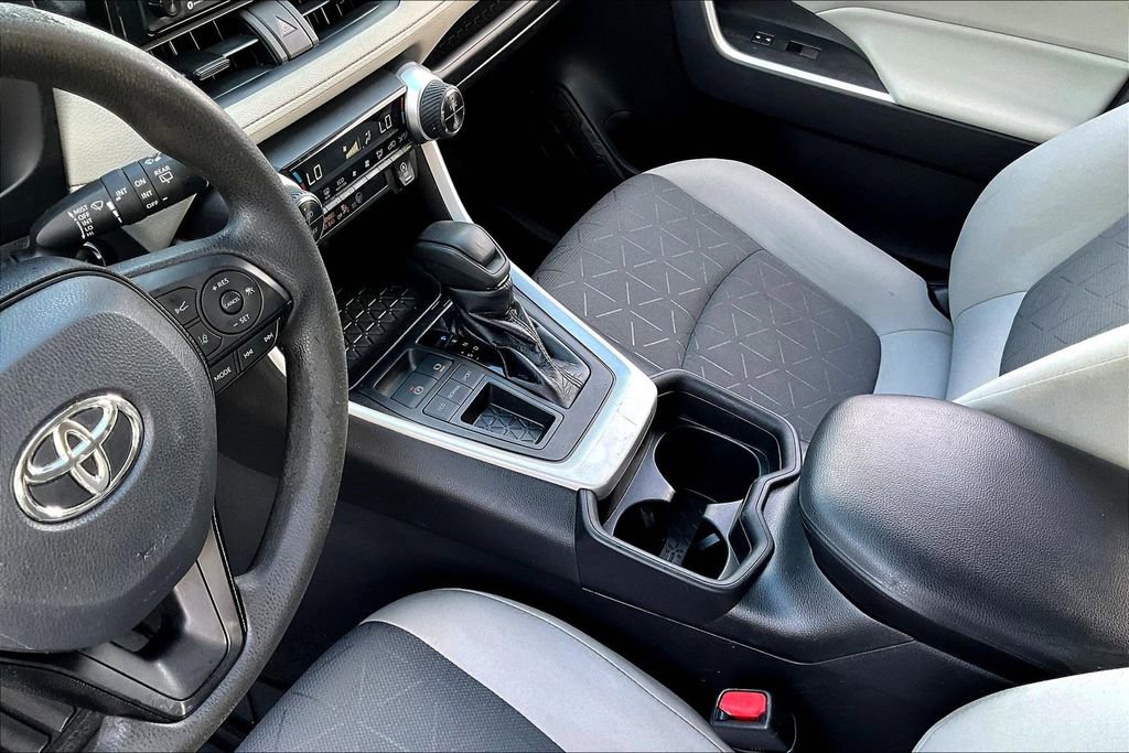 Used 2021 Toyota RAV4 XLE image 18