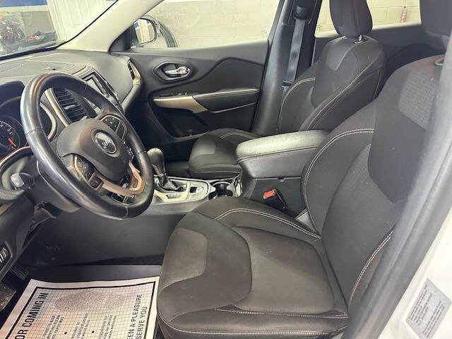 Used 2017 Jeep Cherokee Latitude w/ Comfort & Sound Group image 13