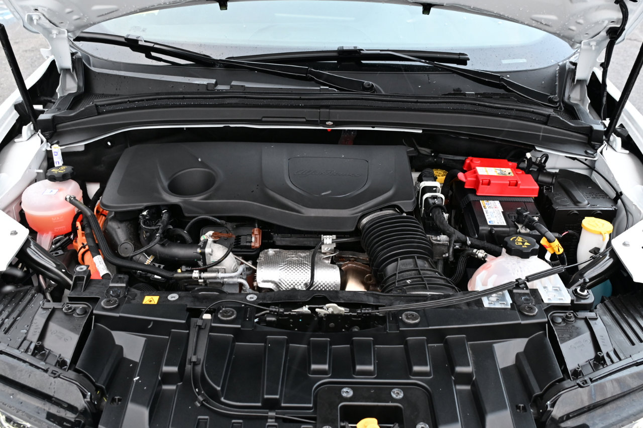 Used 2024 Alfa Romeo Tonale Veloce w/ Active Assist Package image 40