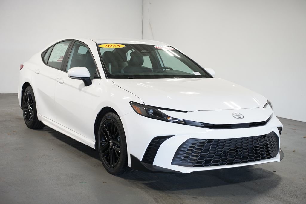 Certified 2025 Toyota Camry SE image 3
