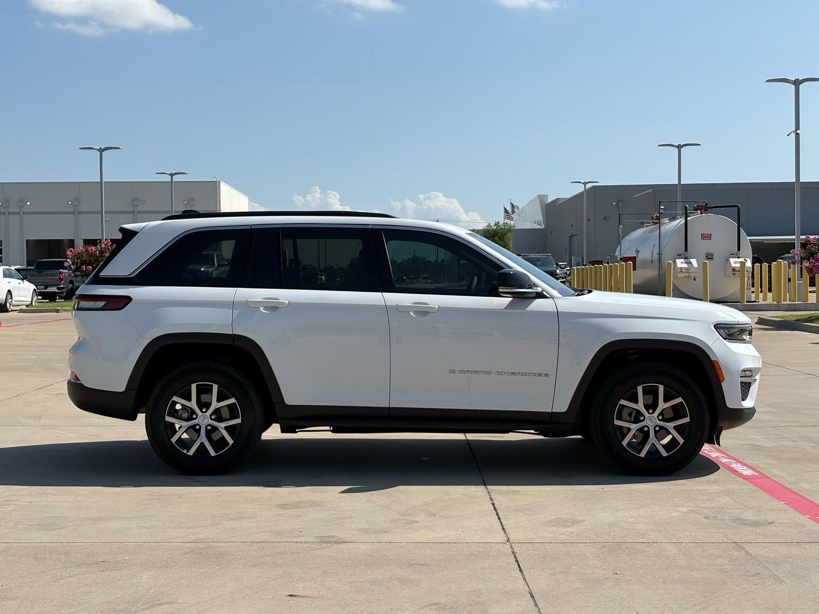 Used 2025 Jeep Grand Cherokee Limited RWD image 8