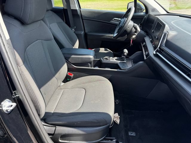 Used 2025 Kia Sportage LX FWD image 14